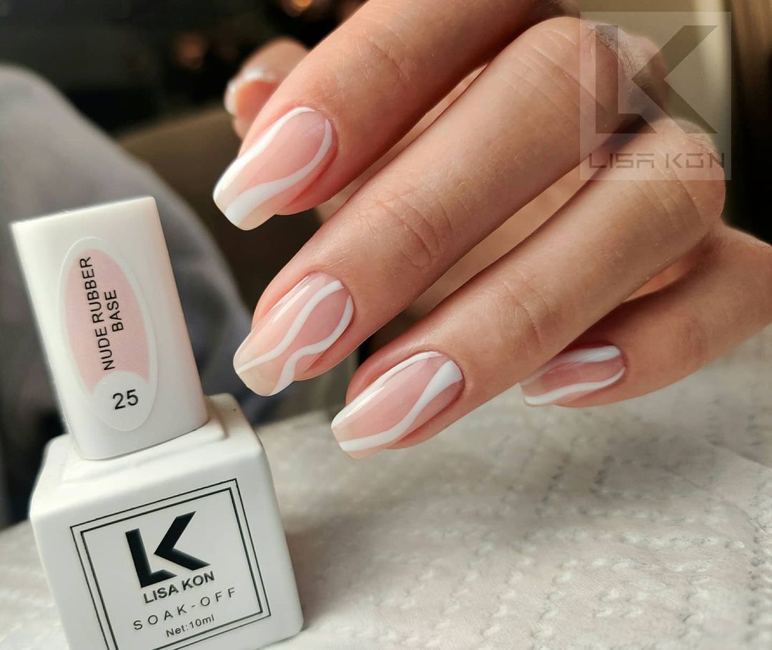 Взяти на замітку: Кендалл Дженнер демонструє модніший весняний манікюр