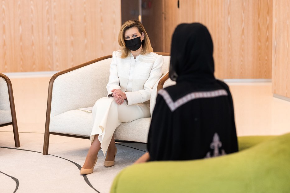 Зеленська в Катарі виділилася вишуканим вбранням: нові фото першої леді