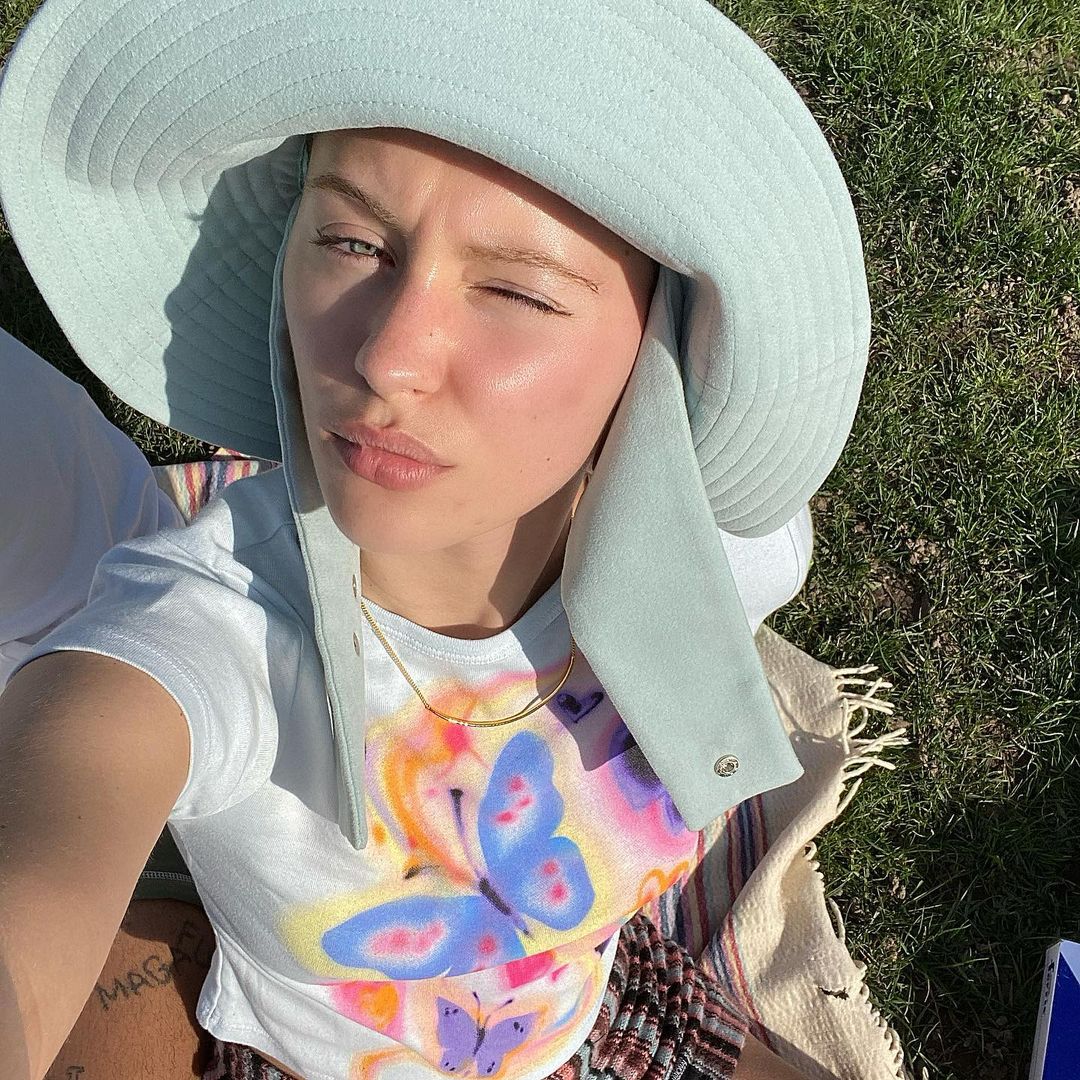 Полуобнаженная на пикник: юная дочь Джуда Лоу похвасталась идеальной фигурой