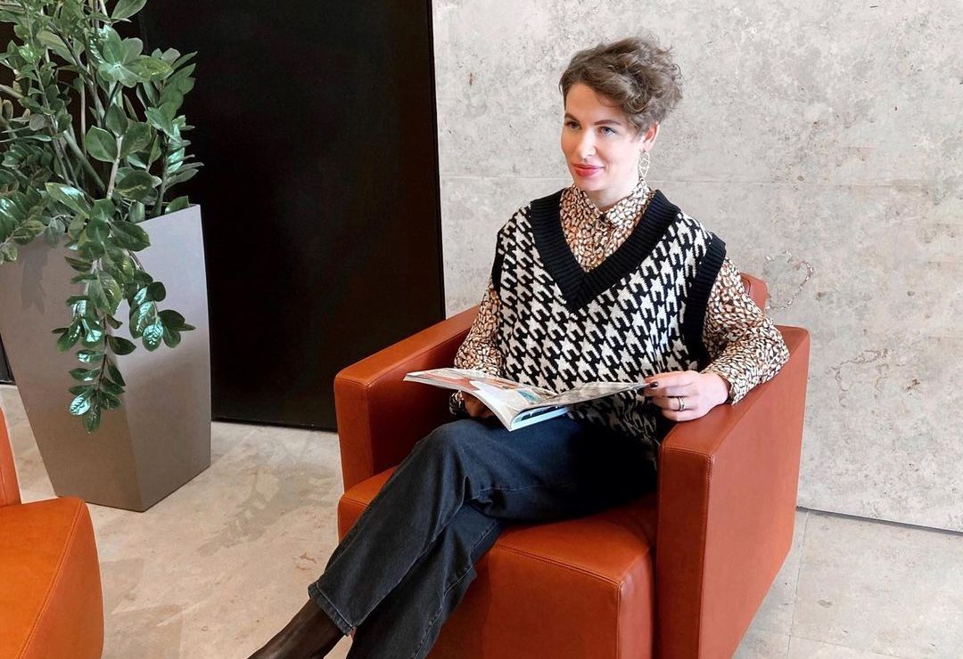 На кожен день, на вихід, в дорогу: стиліст назвала трендові моделі костюмів весни 2021