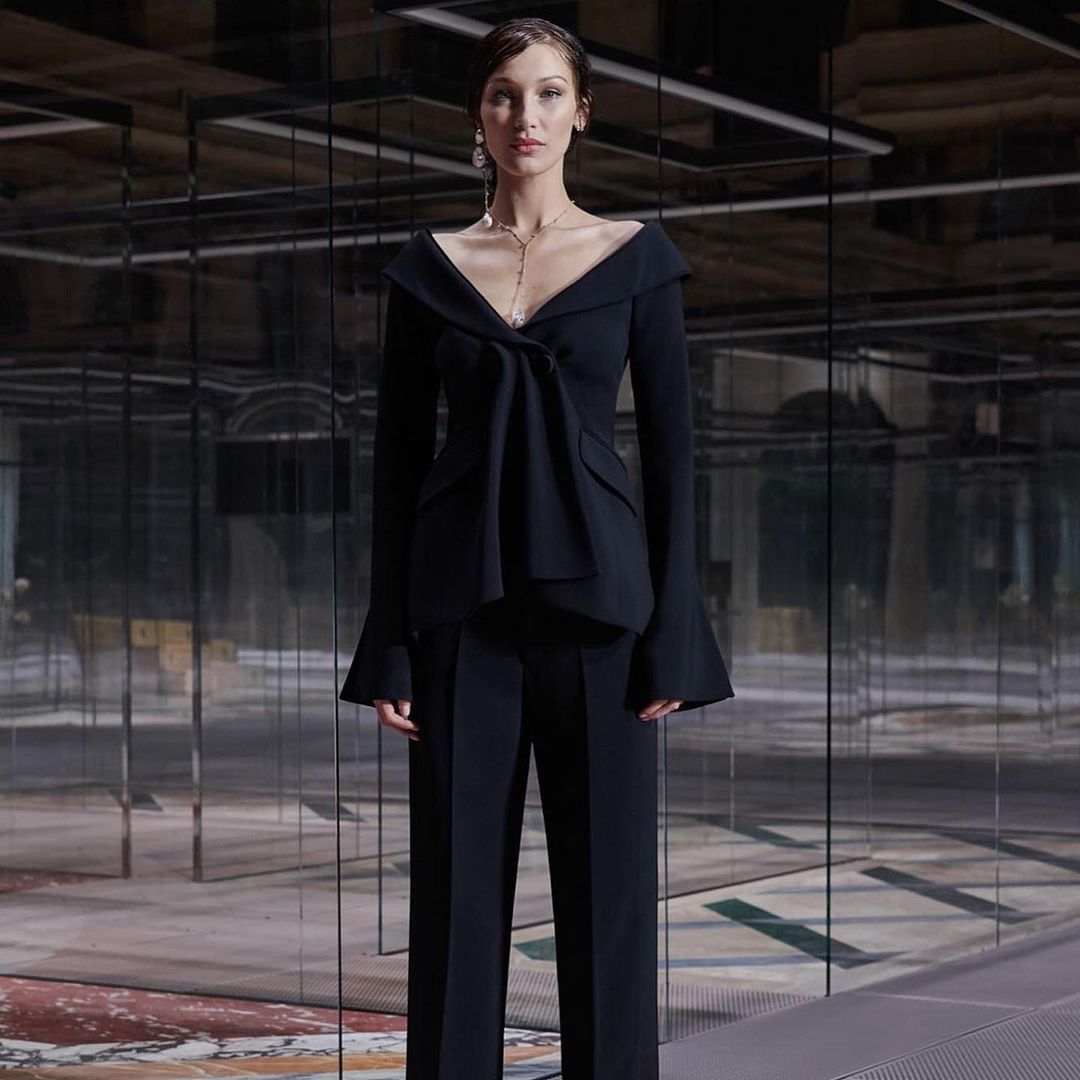 Королева подіуму: Белла Хадід захопила розкішною фігурою у вбраннях від кутюр