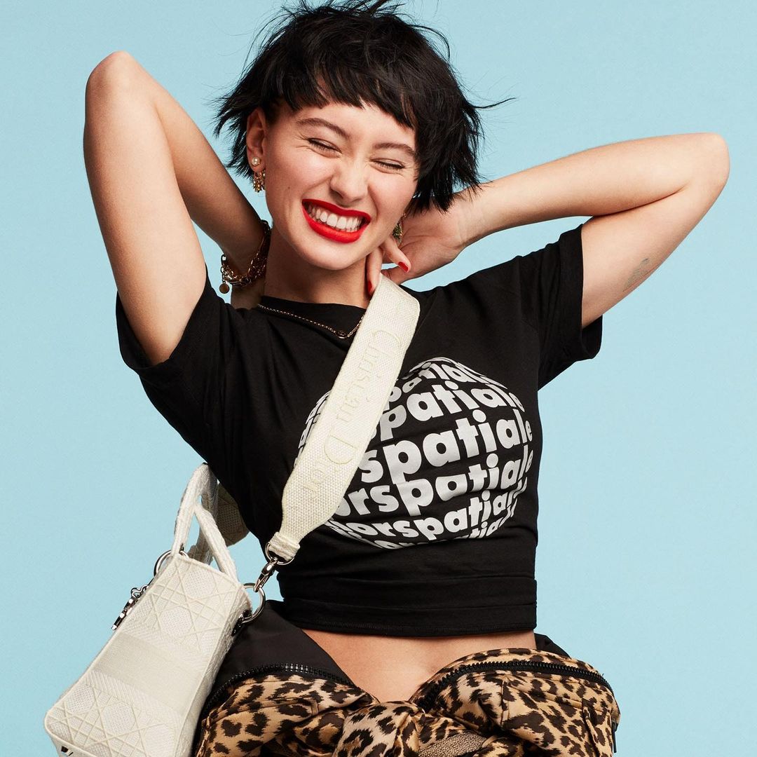 Дерзкая брюнетка: юная дочь Джуда Лоу вызвала восторг кардинальной сменой прически