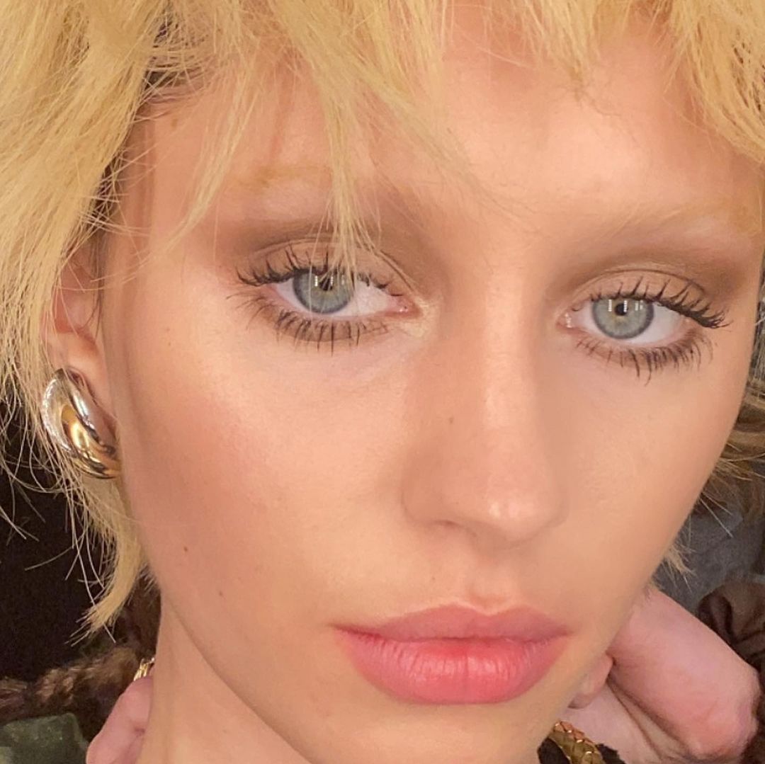 Дочь Джуда Лоу демонстрирует главные весенние тренды макияжа: подойдет всем