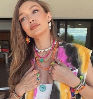 Тонкие детали: стилист рассказала, как правильно подобрать аксессуары