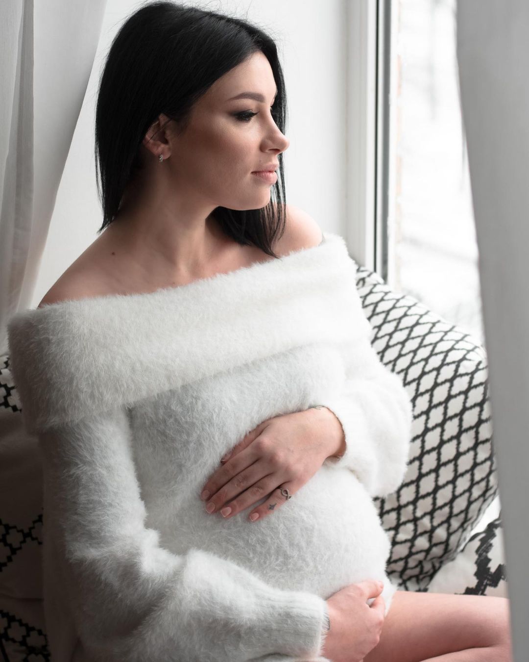 Серце б'ється у такт: Приходько підірвала мережу ніжним вагітним фото і розсикретила вагу