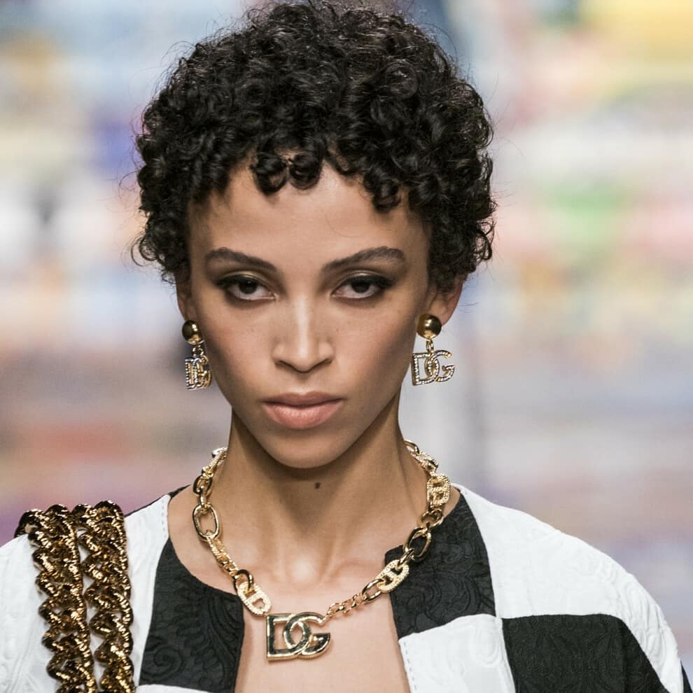 Тонкие детали: стилист рассказала, как правильно подобрать аксессуары