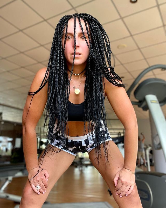 Схудла Джамала в мікротопі і коротких шортах вразила спокусливим танцем