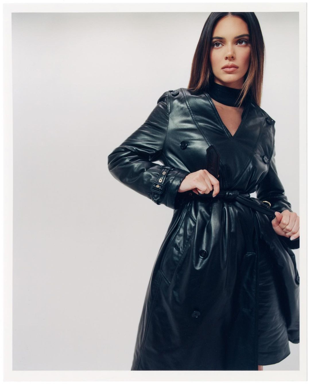 Ноги від вух: Кендалл Дженнер підкорила ідеальною фігурою в стильному аутфіті