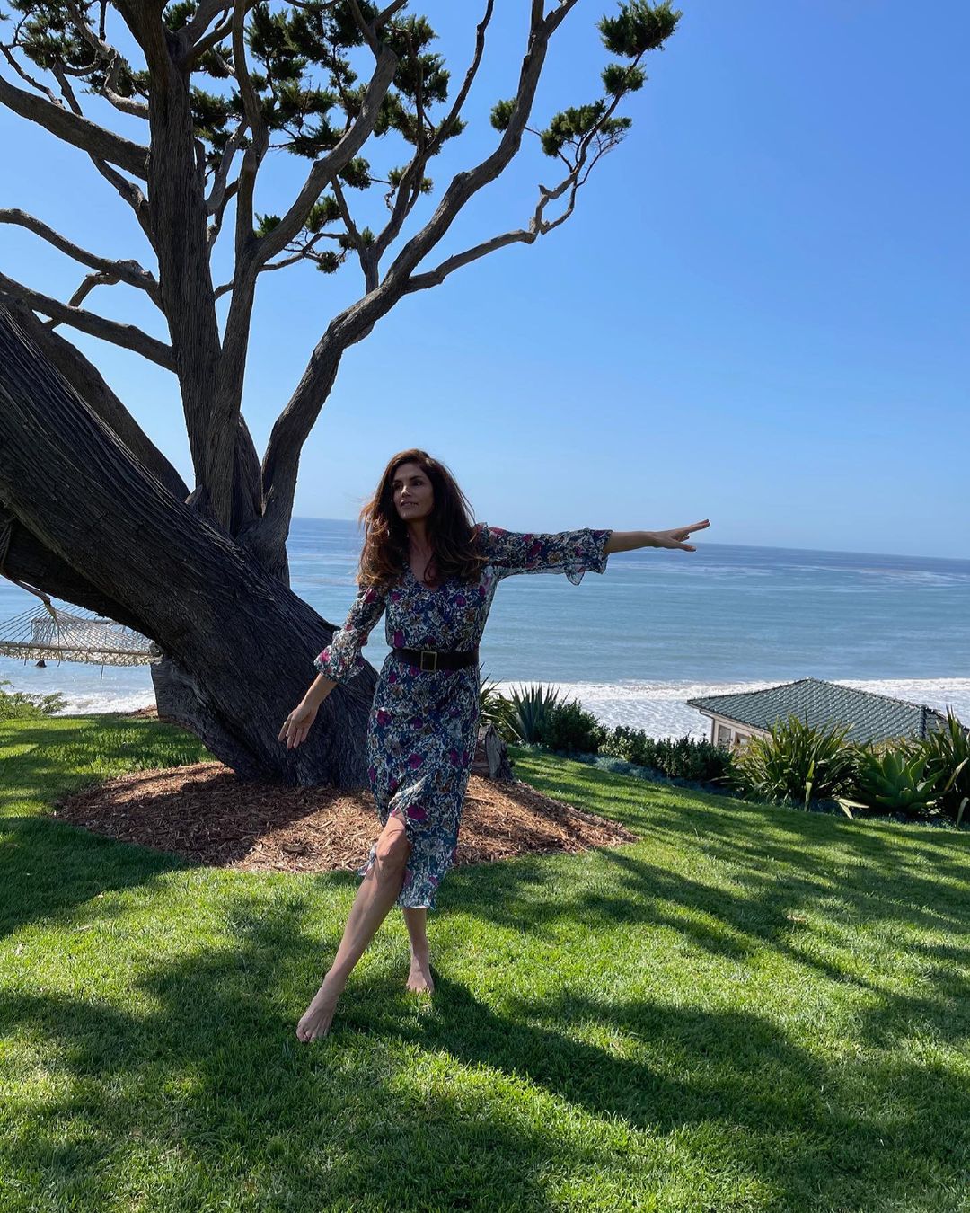 Як завжди сліпуча: 55-річна Сінді Кроуфорд підкорила мережу витонченою фігурою