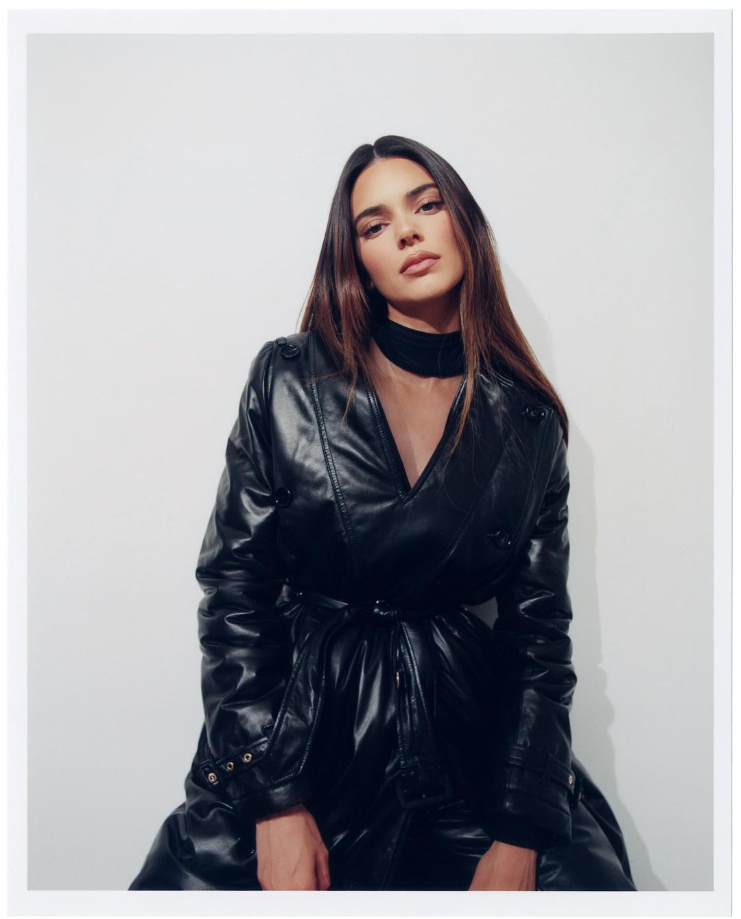 Ноги от ушей: Кендалл Дженнер покорила идеальной фигурой в стильном аутфите