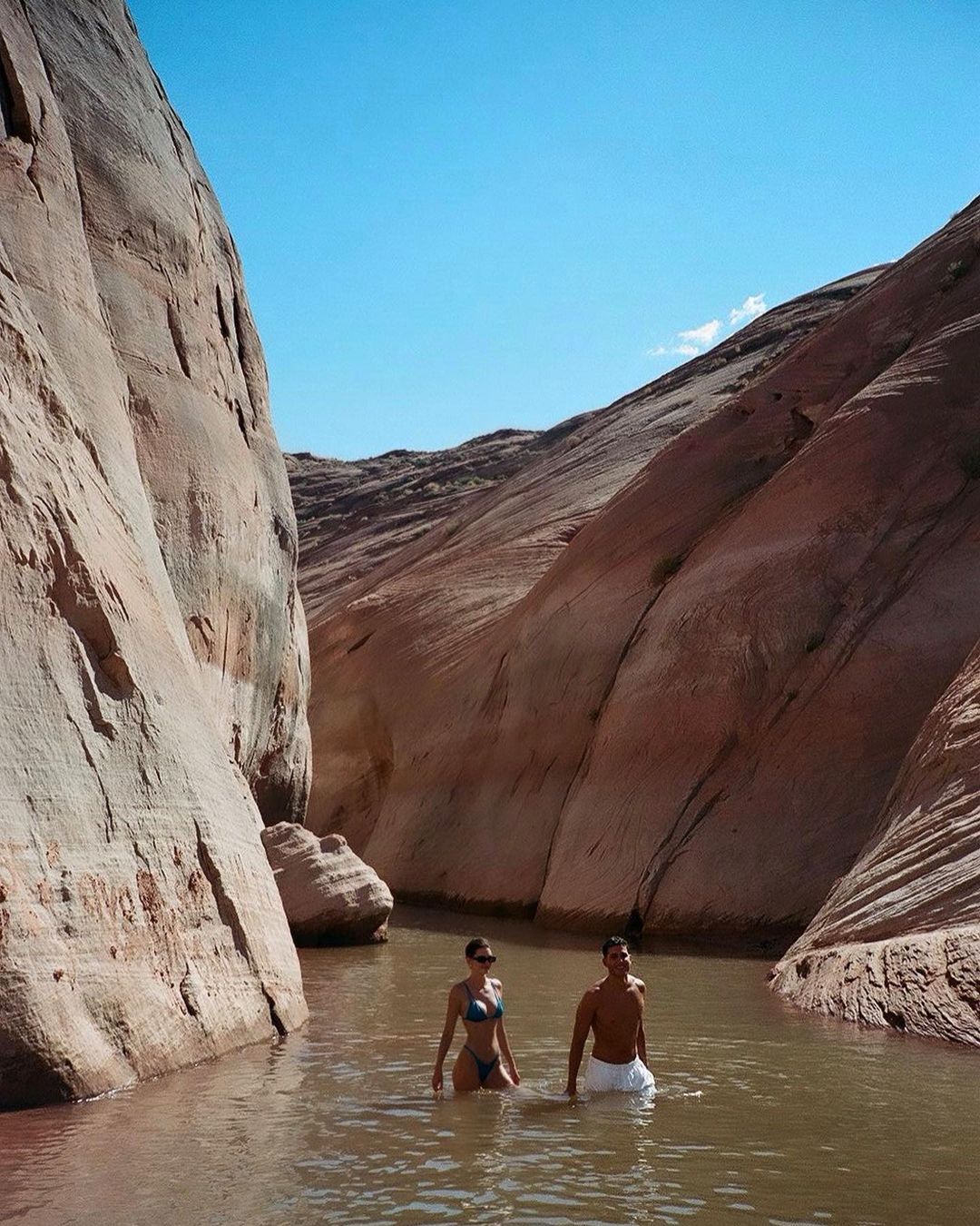 Тіло мрії: Кендалл Дженнер в крихітному купальнику похвалилася пружними сідницями