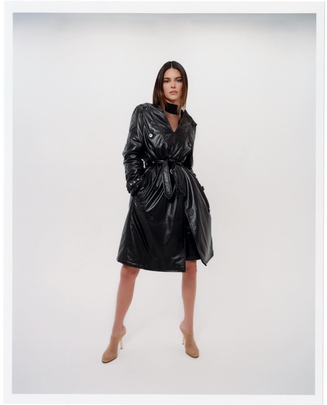 Ноги від вух: Кендалл Дженнер підкорила ідеальною фігурою в стильному аутфіті