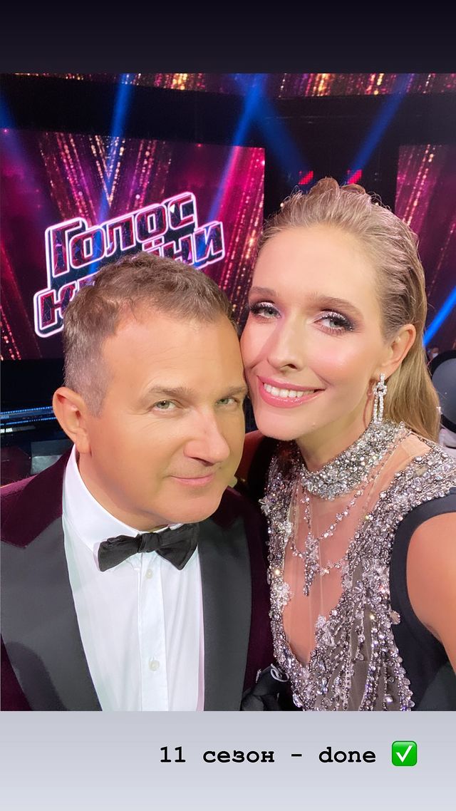 Просто сяє! Осадча в розкішній сукні на &quot;Голосі країни 2021&quot; підкорила красою і підігріла чутки про себе