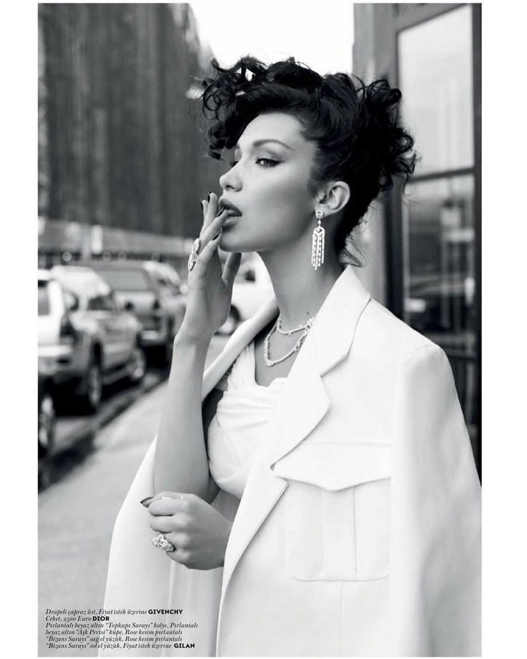 Спокуслива наречена: Белла Хадід в шикарному весільному вбранні захопила мережу