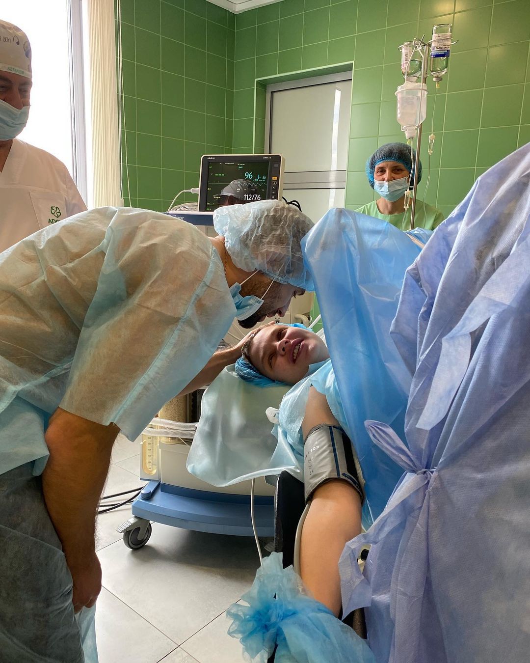 Экс-"Холостяк" Михайлюк показал фото из роддома с дочкой и рассекретил ее имя