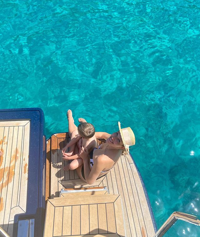 Вагітна Катя Осадча з синочком на руках заговорила про минуле життя