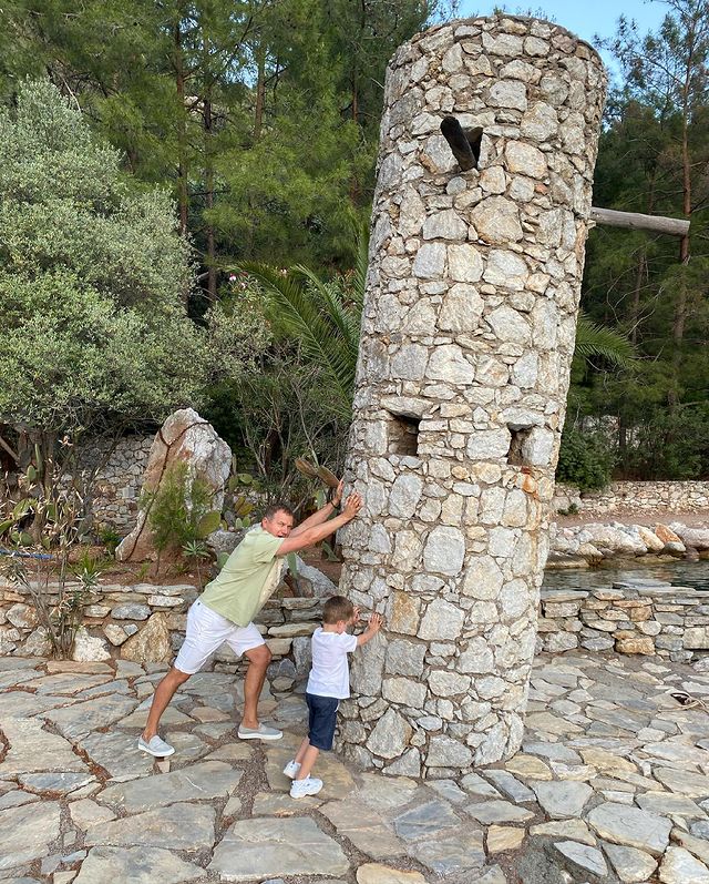 Вагітна Осадча в бікіні сполошила мережу, а Горбунов з сином показали чоловічу силу