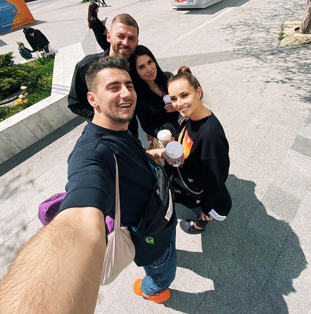 Ось це поворот! Мішина в компанії колишнього шанувальника та Еллерта відпочили в Одесі