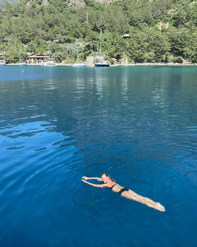 Вагітна Осадча в бікіні сполошила мережу, а Горбунов з сином показали чоловічу силу