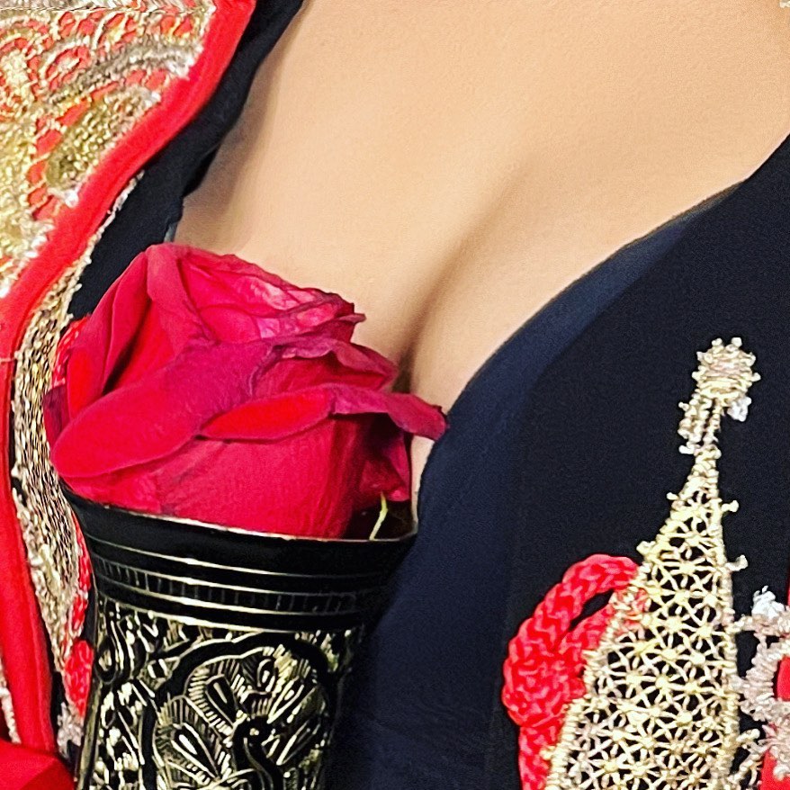 Могилевская подразнила роскошным бюстом и заявлением о переменах: "страшно переживаю"