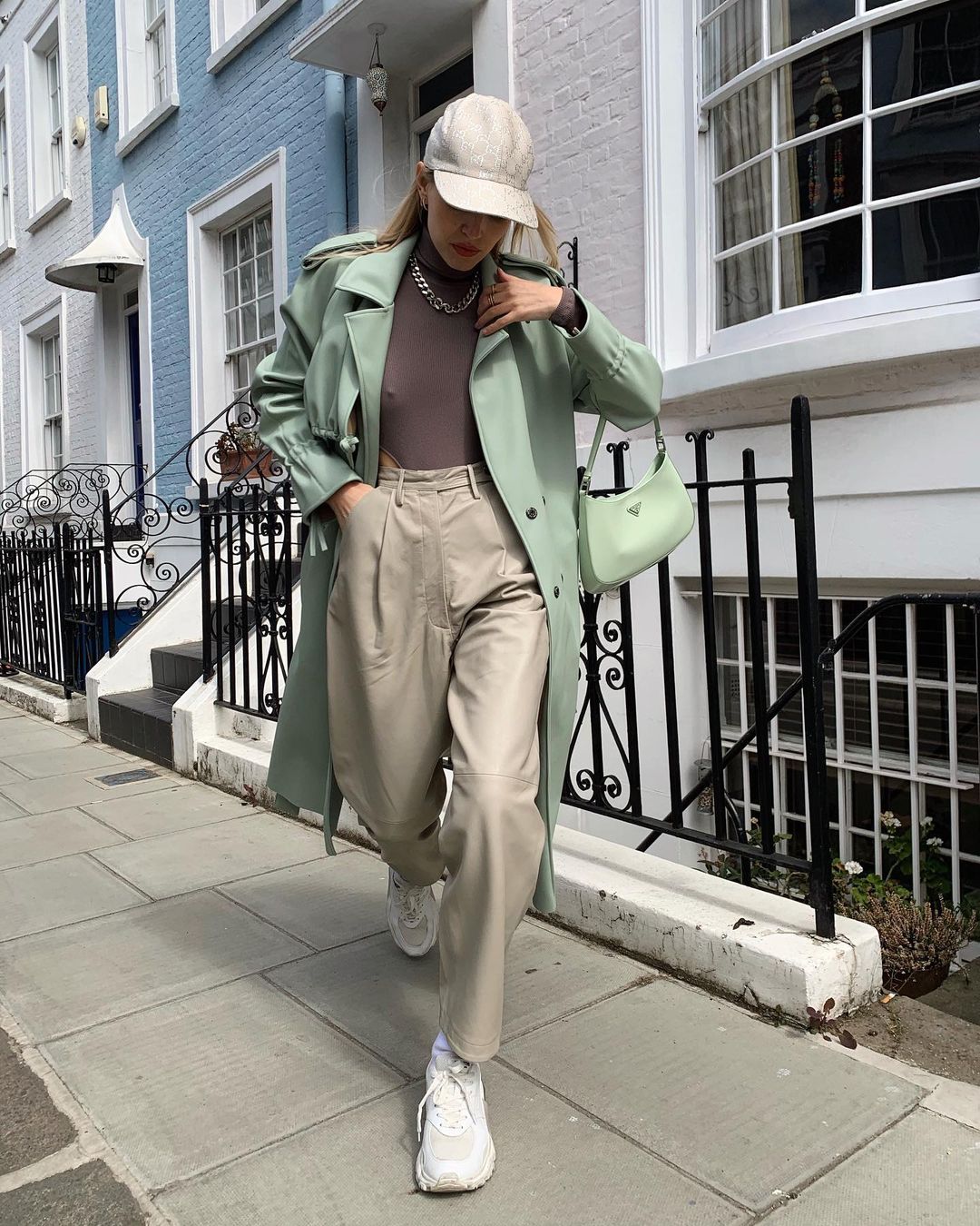 Мотиви 80-х, спідниці-плісе, прилеглий крій: стиліст розповіла, що буде модно восени 2021