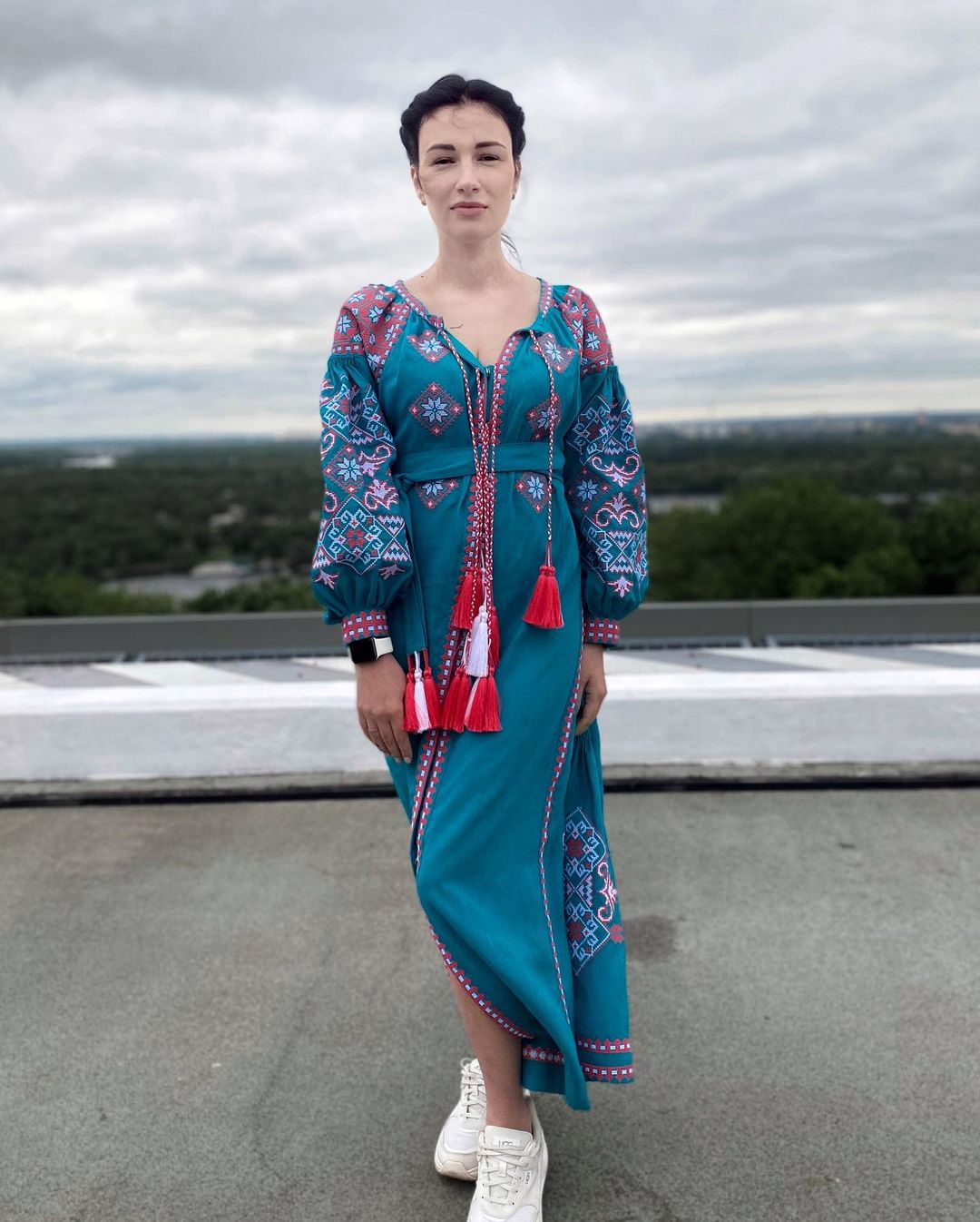 Украинские звезды похвастались колоритными нарядами в День вышиванки