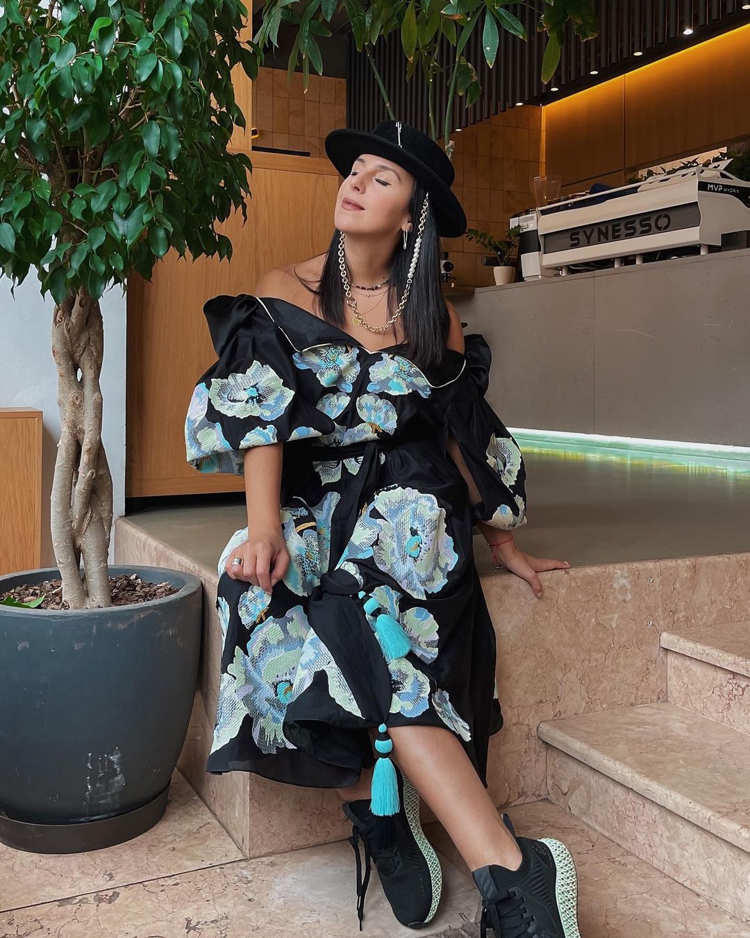 Украинские звезды похвастались колоритными нарядами в День вышиванки