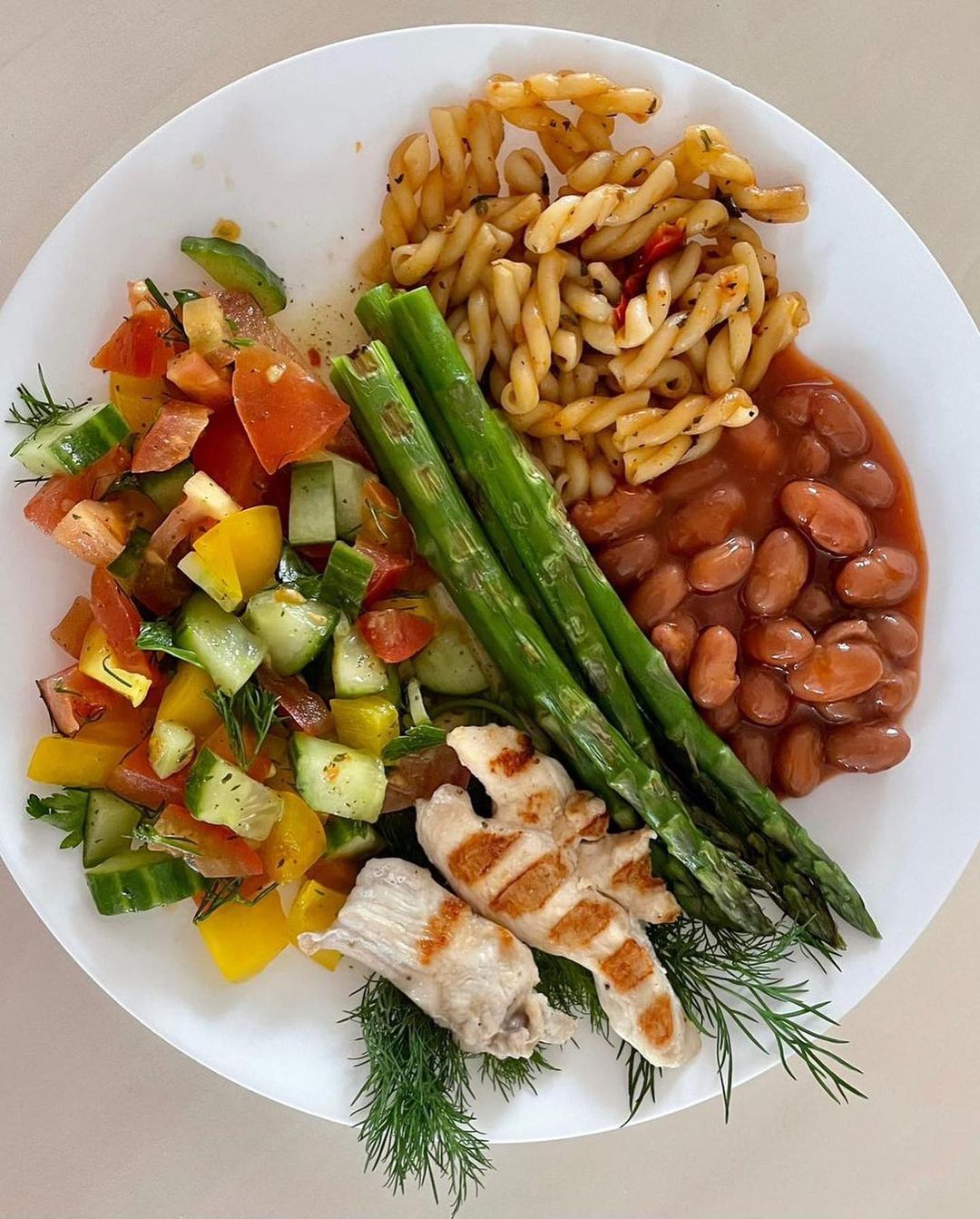 Можно и нужно: диетолог рассказала, каким должен быть ужин при похудении