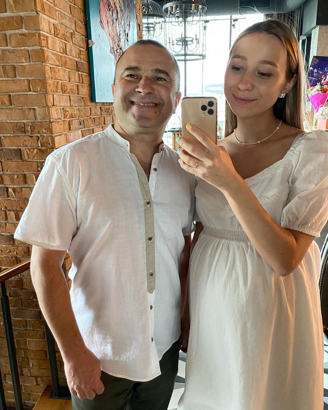 Виктор Павлик и его молодая жена отпраздновали первую годовщину свадьбы: фото счастливой пары