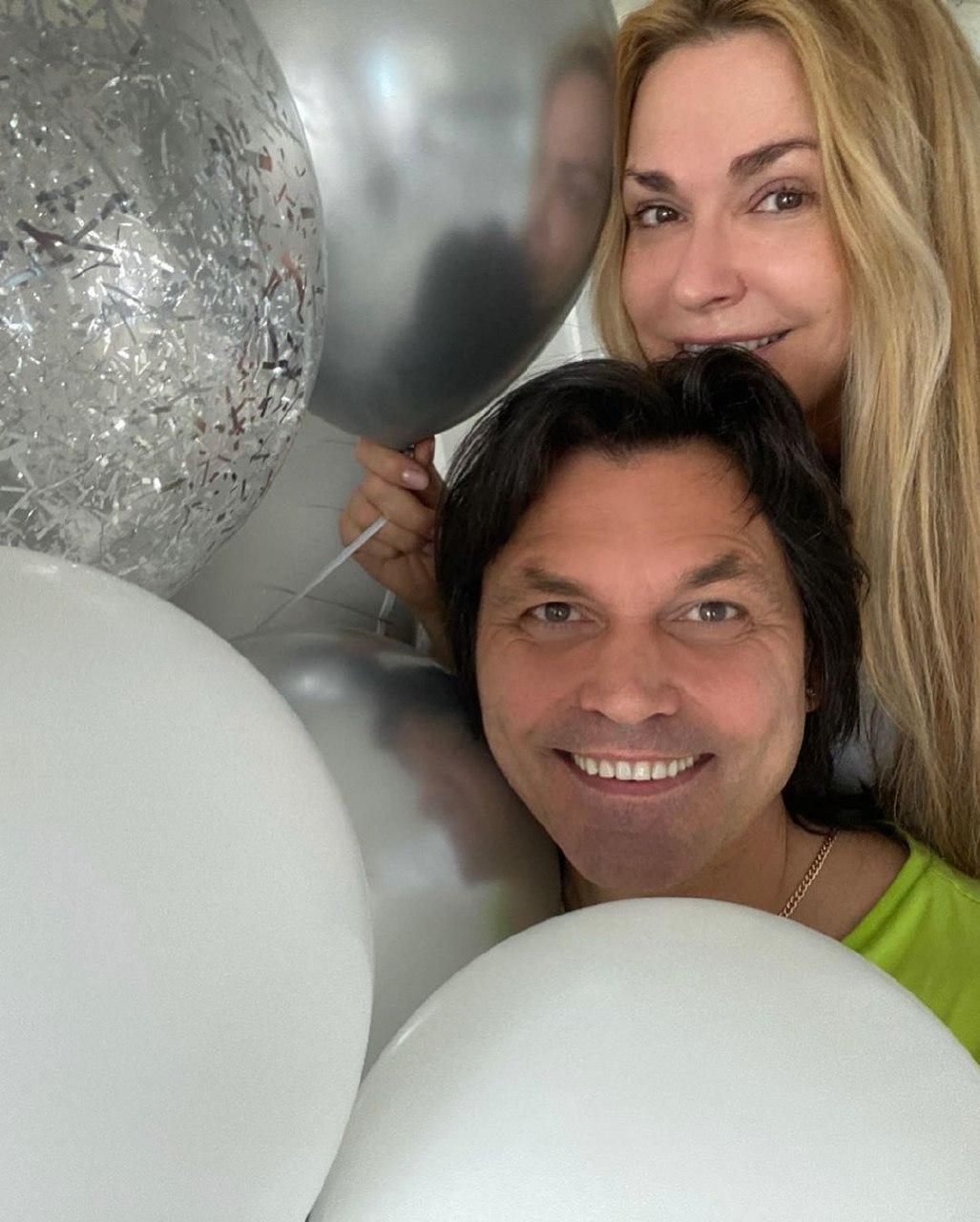 Красивые и счастливые: Ольга Сумская трепетно поздравила мужа-именинника