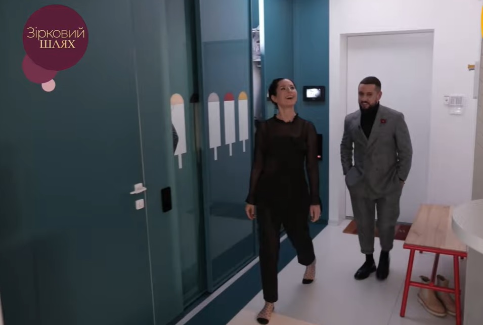 MONATIK показав свій "другий дім" в центрі Києва (відео)