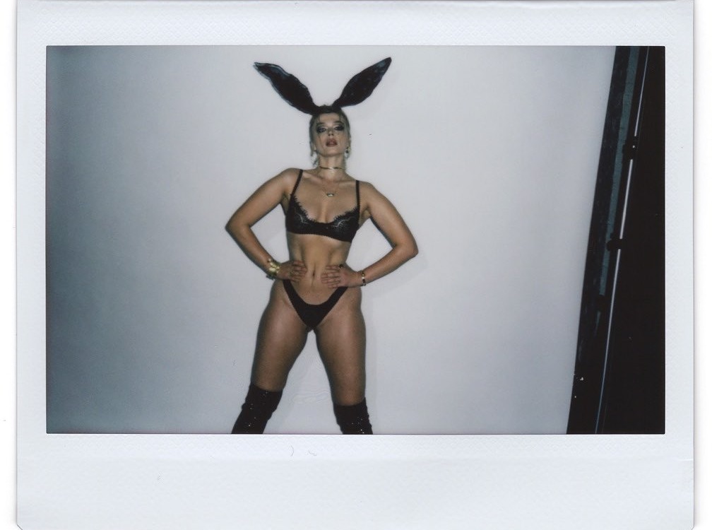 Модель Playboy пожаловалась на детство в России: называли коровой