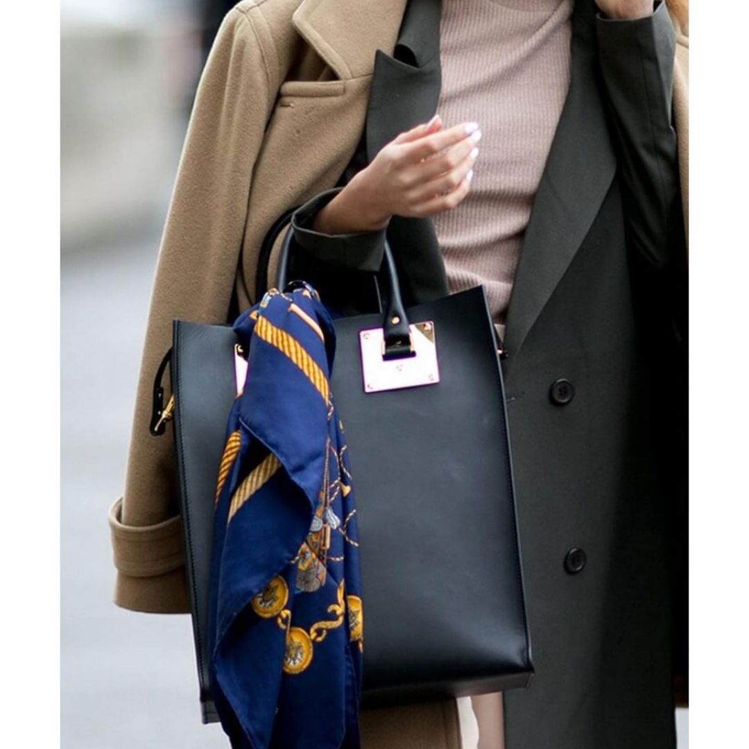 Трендовий аксесуар літа 2021: топ-5 способів стильно носити хустку