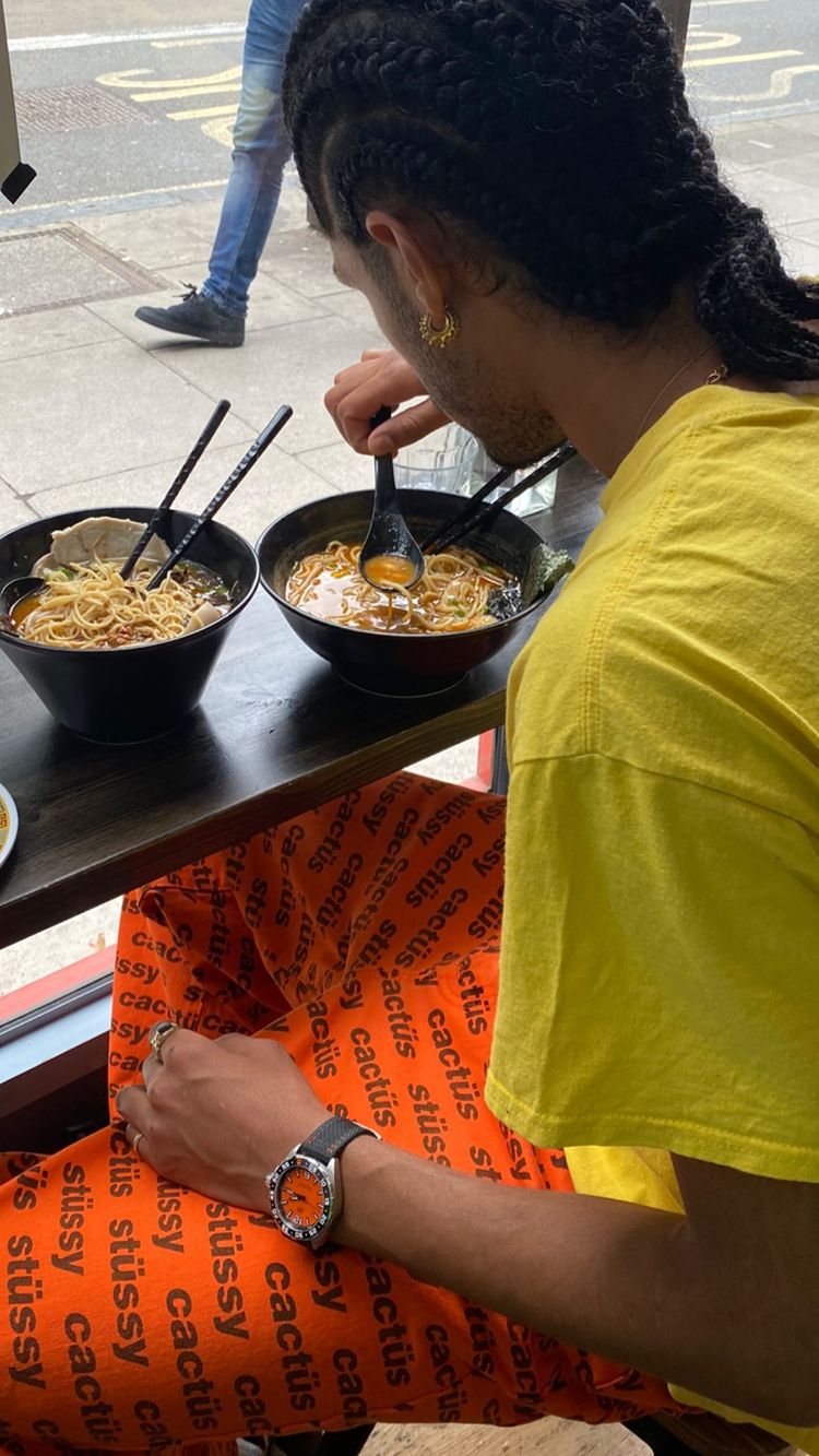 20-летняя дочь Джуда Лоу блеснула роскошной фигурой на горячих пляжных фото