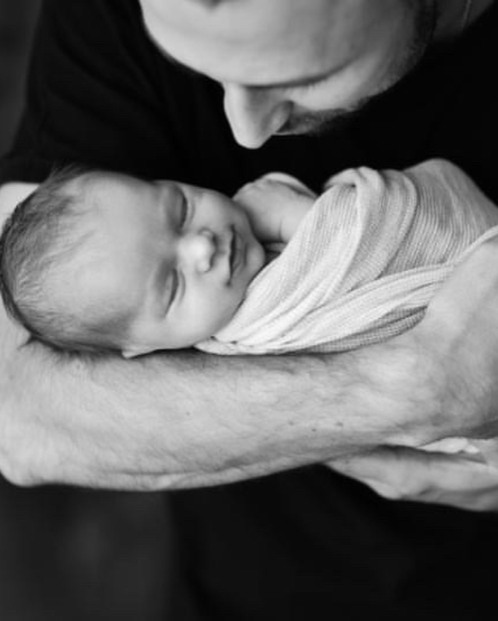 "Холостяк" Михайлюк вместе с возлюбленной впервые показали лицо дочери