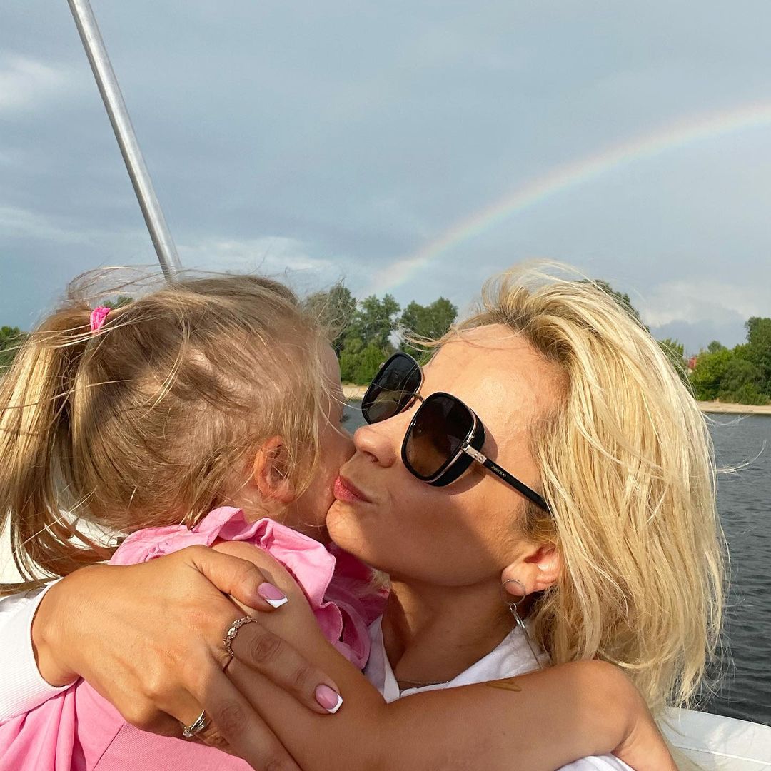 Моє багатство: Лілія Ребрик показала веселу сімейну прогулянку на яхті