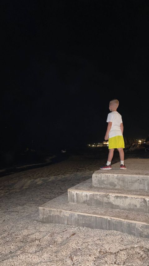 Влад Яма душевно відсвяткував 39-річчя з дружиною і сином у Греції