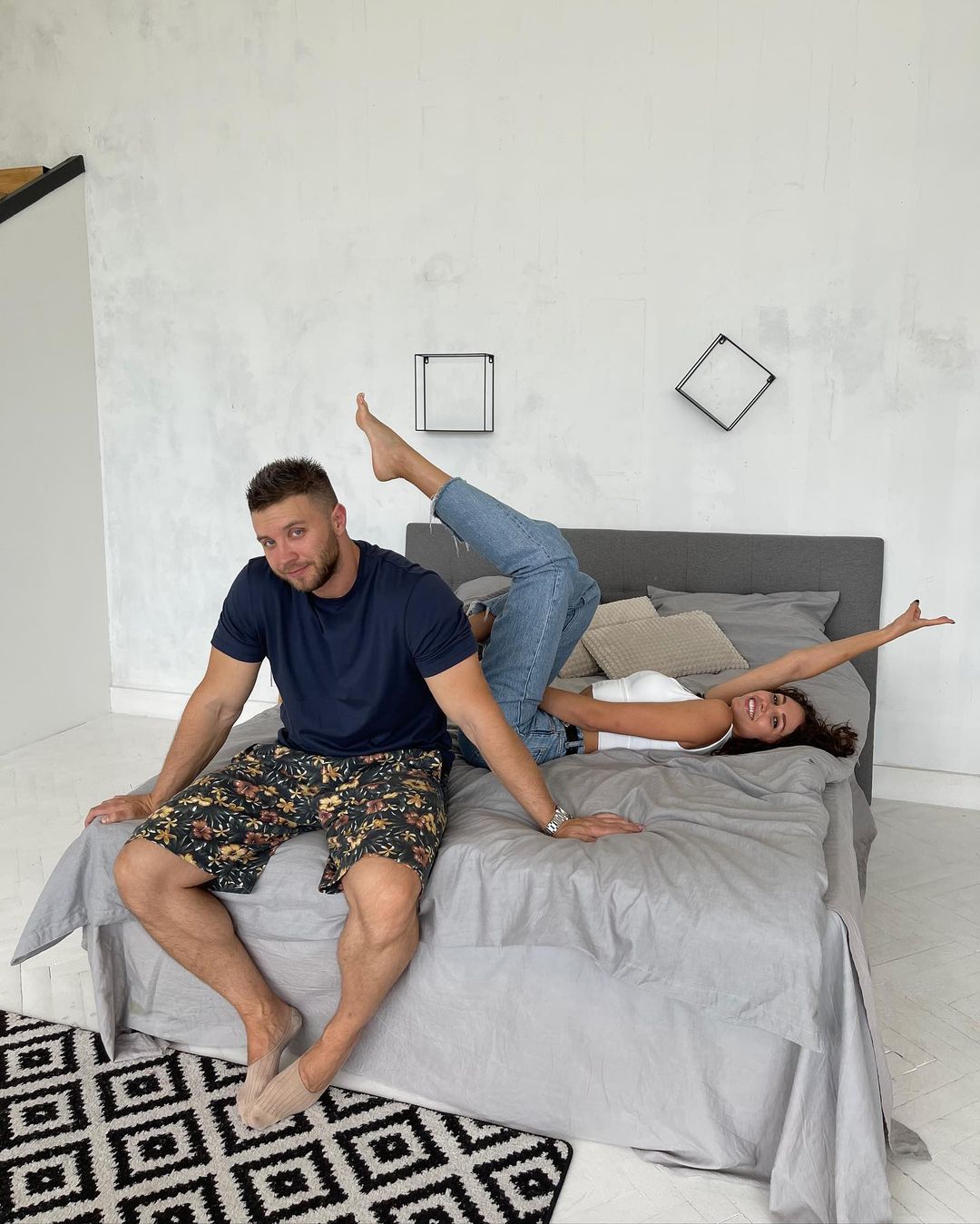 Очі сумні: "постільні" фото Богдан з Холостяком Заливако викликали суперечки в мережі