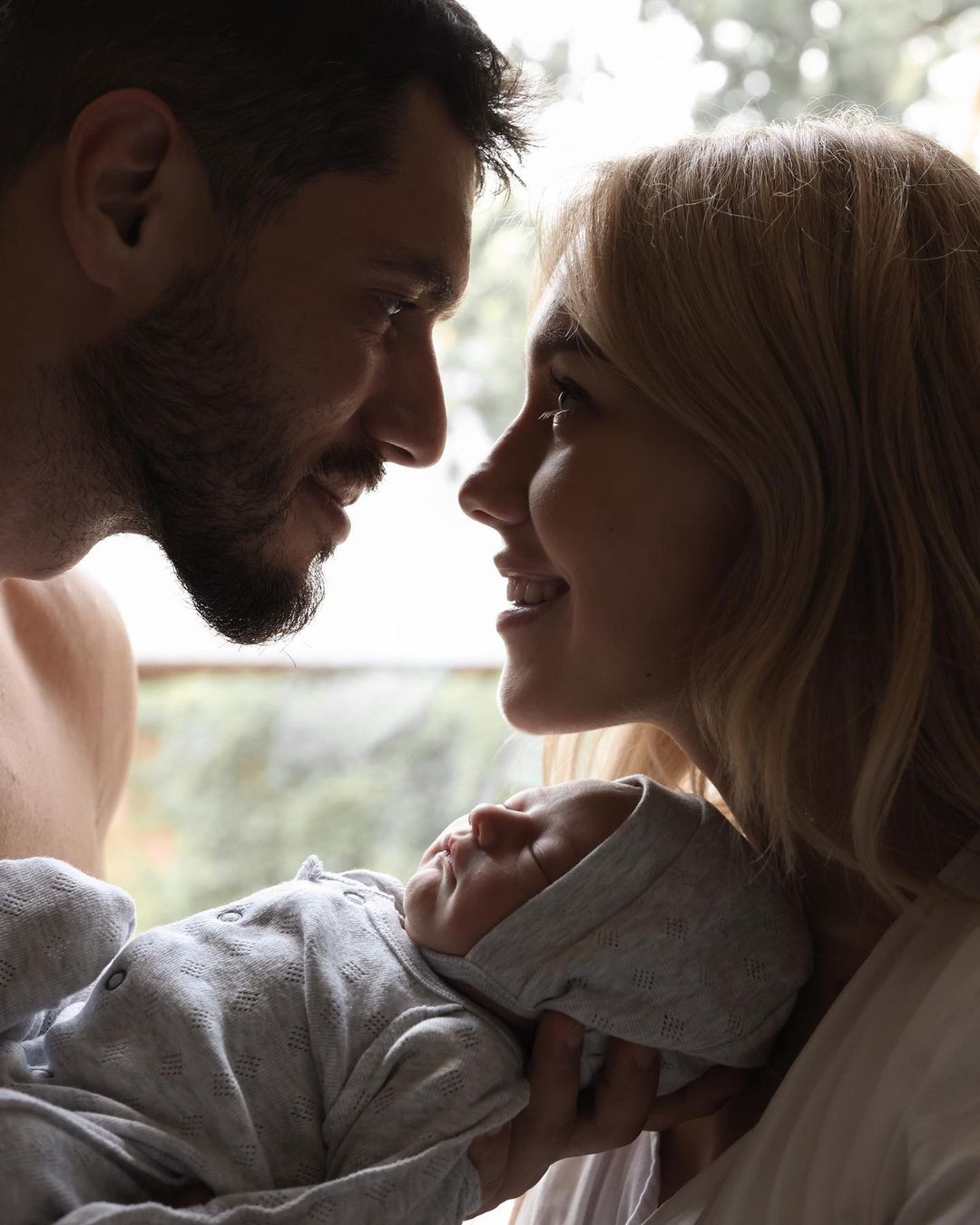 Микита Добринін розповів про партнерські пологи і розчулив ніжним фото з синочком