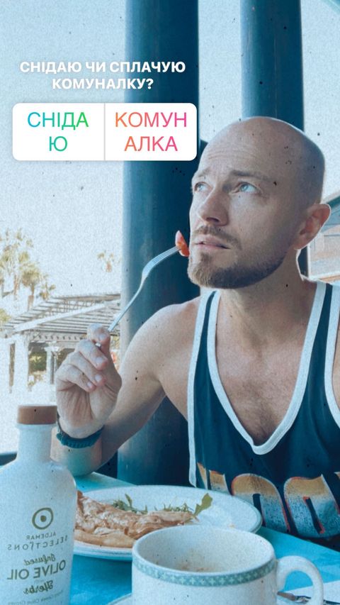 Влад Яма душевно відсвяткував 39-річчя з дружиною і сином у Греції