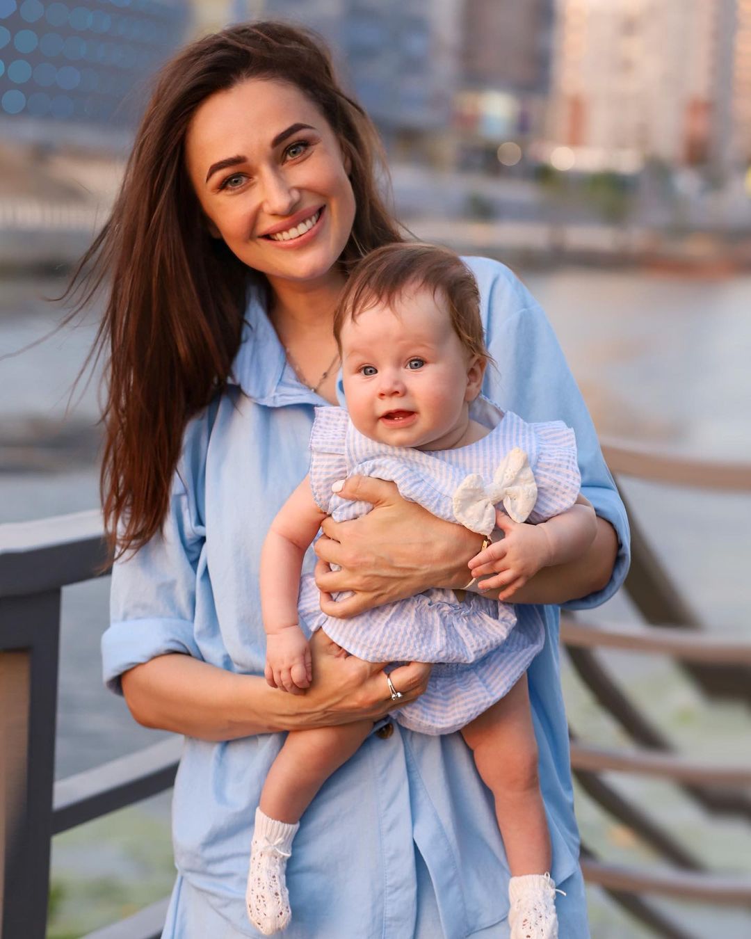Жена Андрея Джеджулы в свой день рождения впервые показала лицо дочери