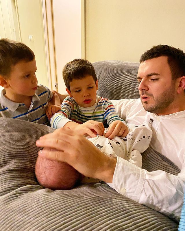 На глазах появились слезы: ведущий "Холостячки" растрогал личным признанием