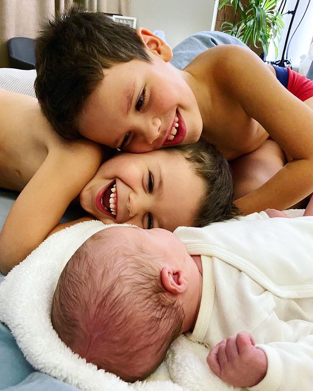 На глазах появились слезы: ведущий "Холостячки" растрогал личным признанием