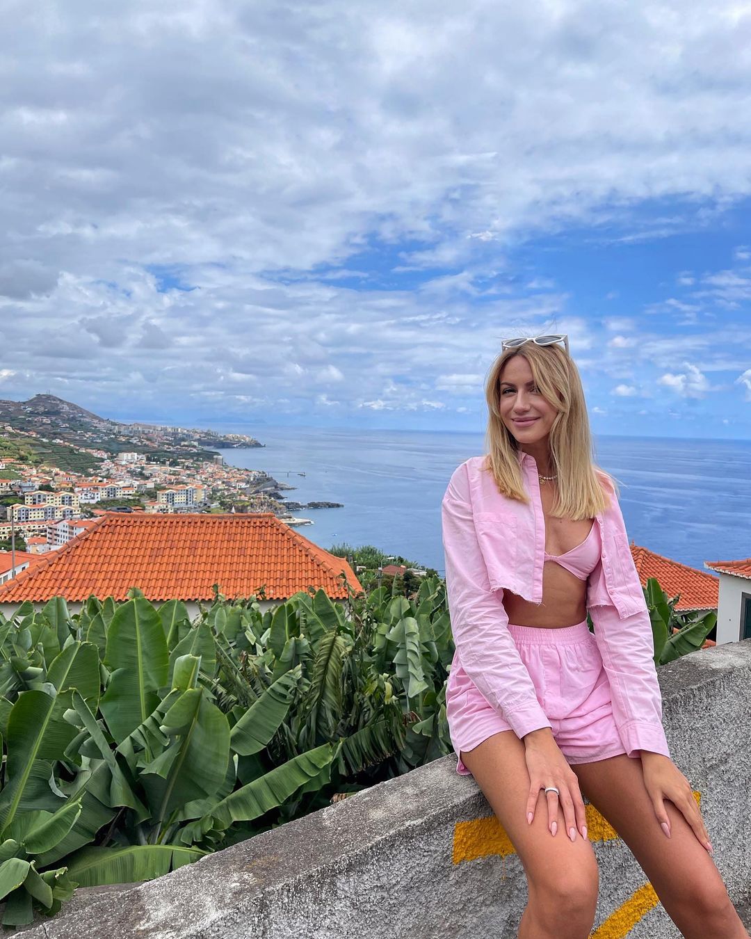 Пикник на обочине: Леся Никитюк в бикини показала свой завтрак на Мадейре