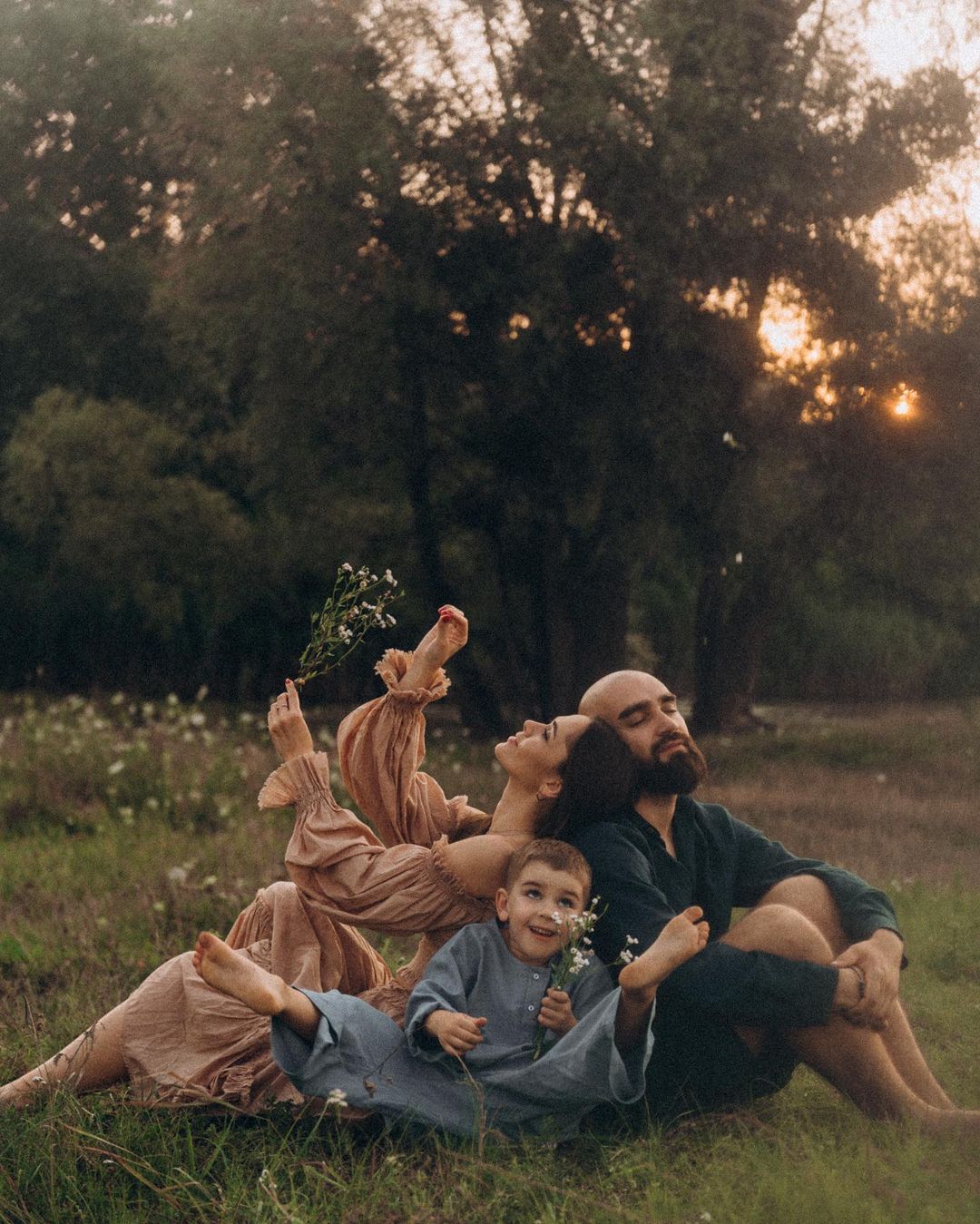 Нереально красиво: Юлія Саніна підкорила зворушливою фотосесією з чоловіком і сином