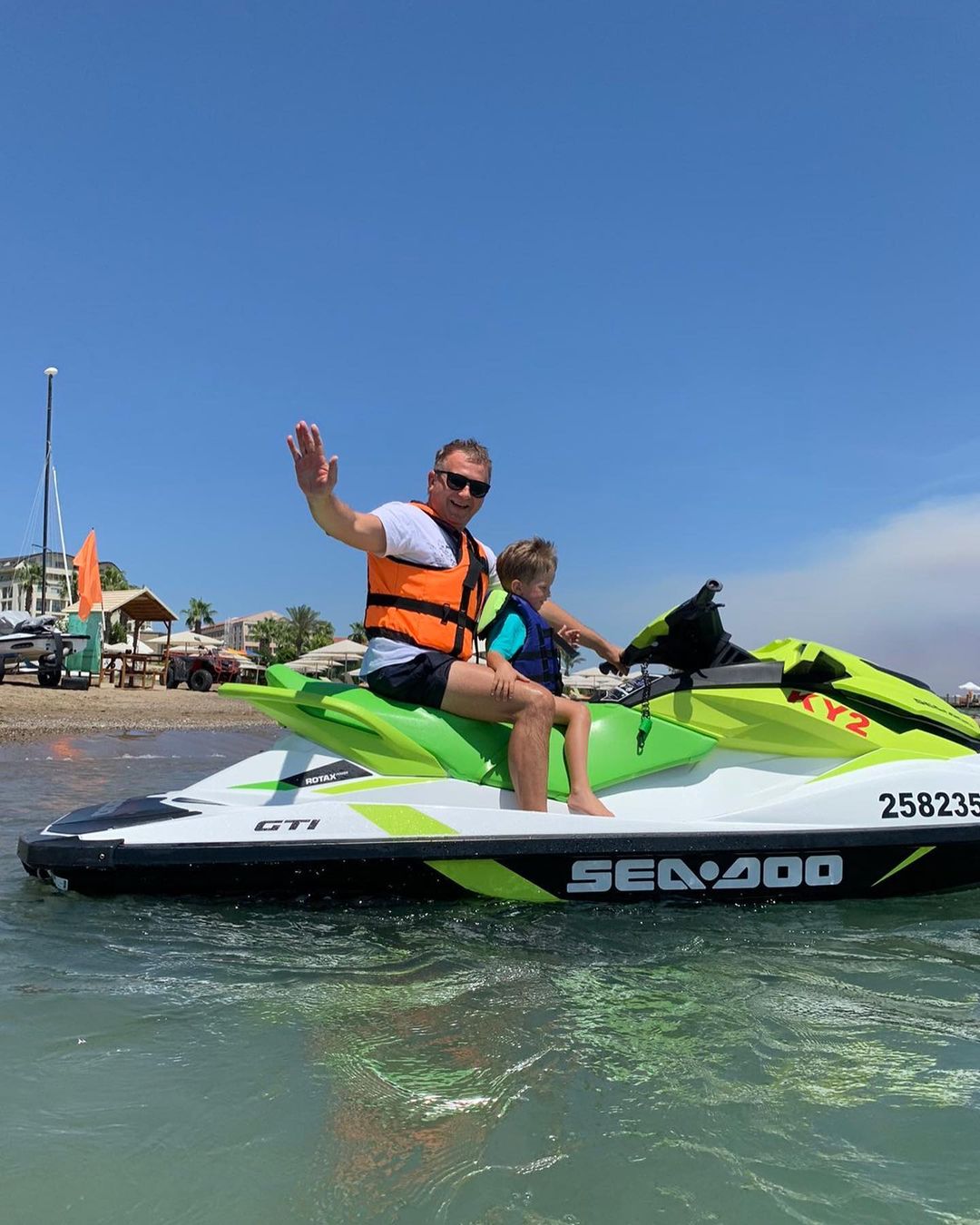 Какие красивые! Осадчая в купальнике и Горбунов покорили яркими кадрами с отдыха