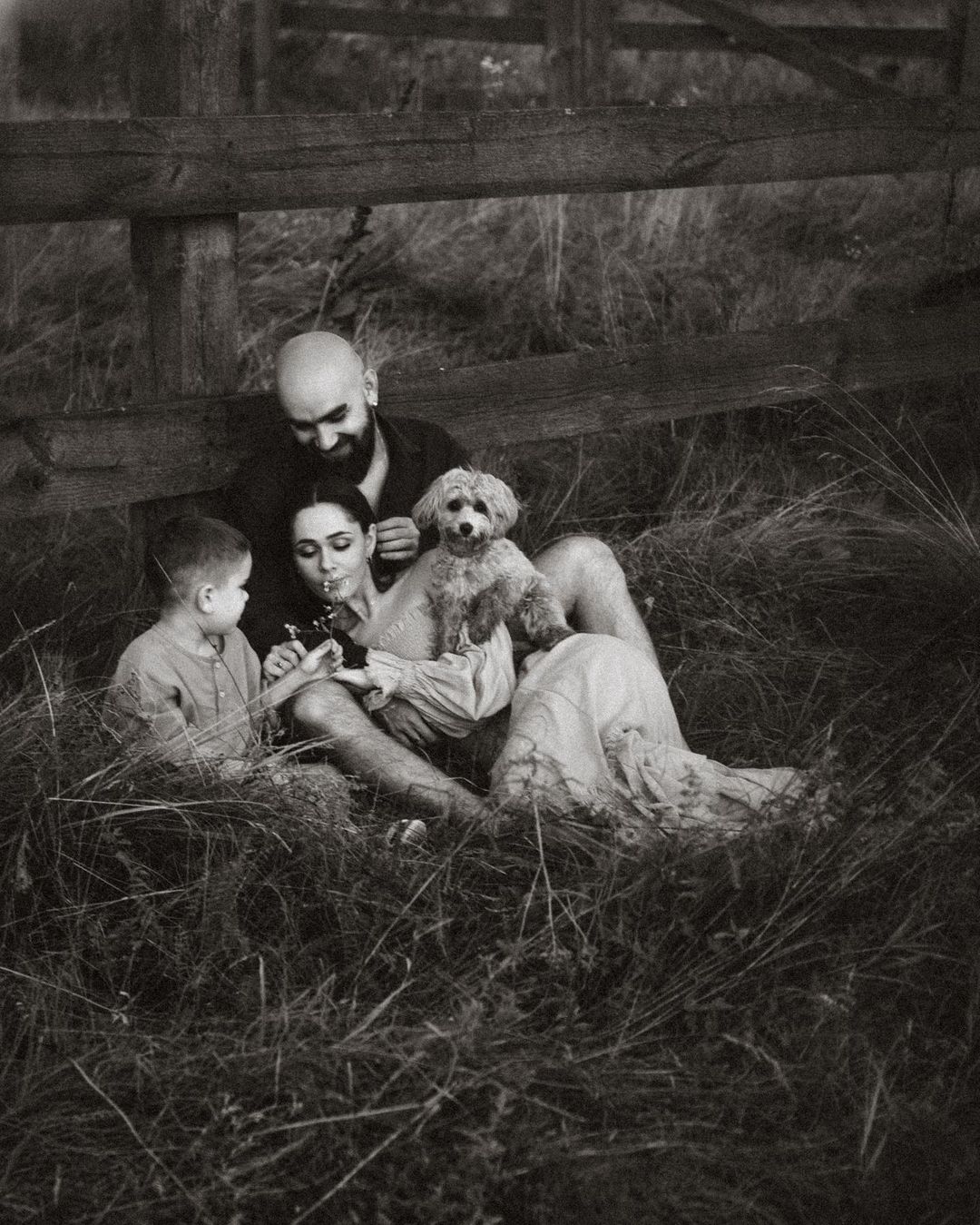 Нереально красиво: Юлія Саніна підкорила зворушливою фотосесією з чоловіком і сином