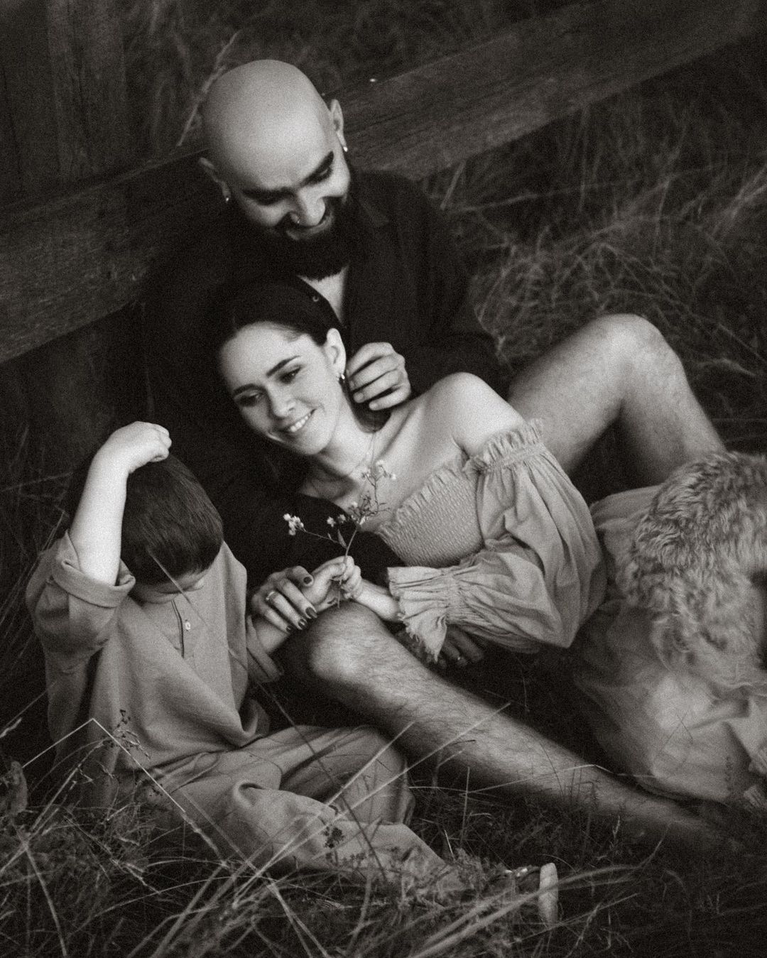 Нереально красиво: Юлія Саніна підкорила зворушливою фотосесією з чоловіком і сином