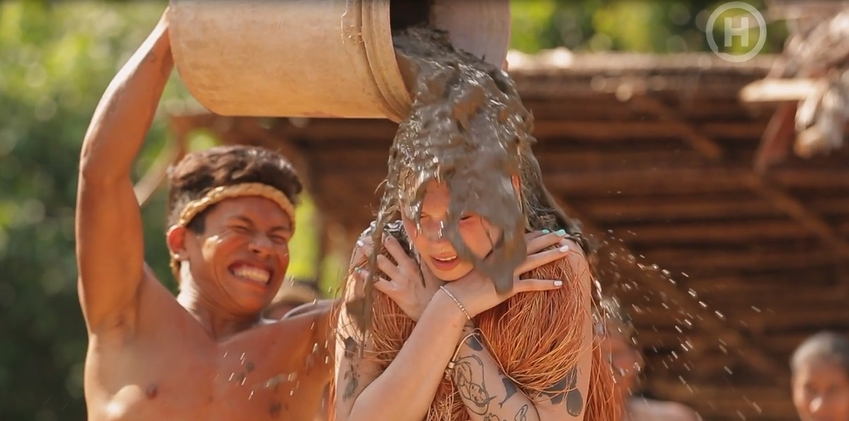 Участник ТВ-шоу поставил своей девушке-украинке шрам тлеющей палкой: жалкое зрелище