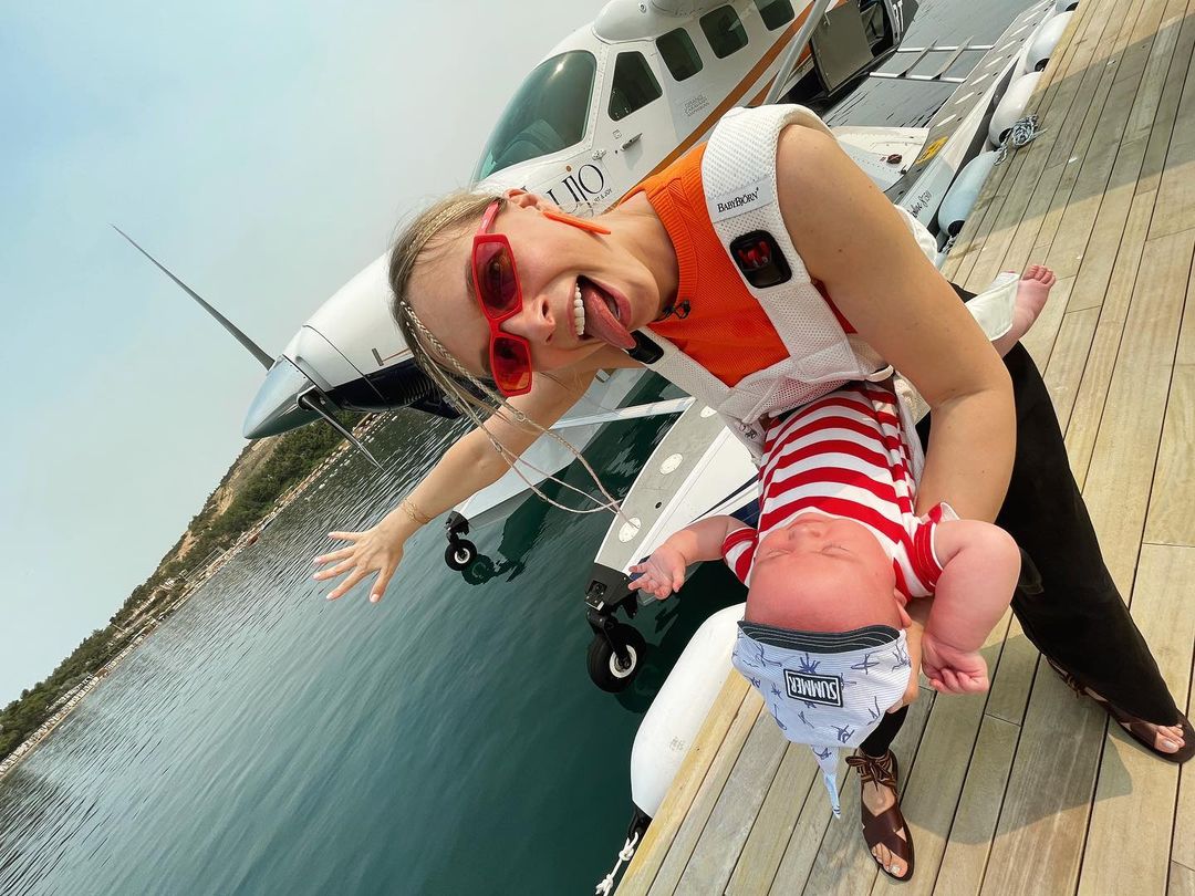 Василиса Фролова вперше показала фігуру в купальнику після пологів